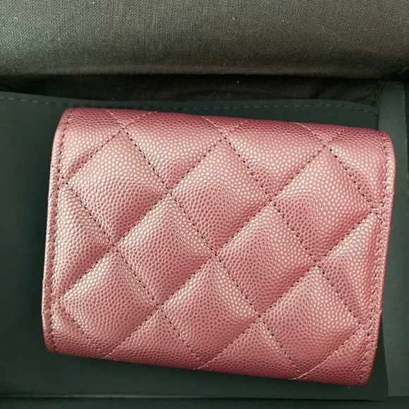 Chanel Red Quilted Wallet with Iconic CC Logo - Picture 5 of 9